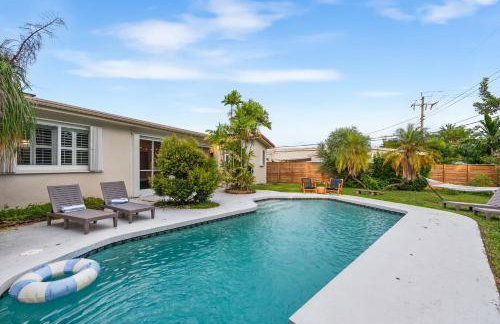 Centrally Located 4BD Oasis with Pool & Movie Patio - Foto 30