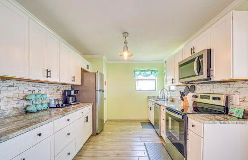 Waterfront Hernando Beach Home with Dock and Hot Tub! - Foto 10