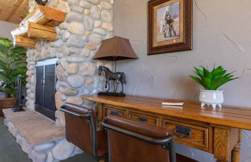 MAJESTIC VIEWS FAMILY LODGE with Large Deck - Photo 27