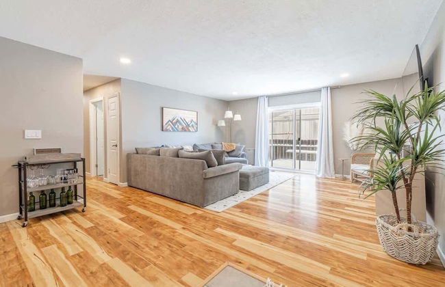 Vibrant Boho Family Home 3 Bed Pet Friendly UNR - Photo 14