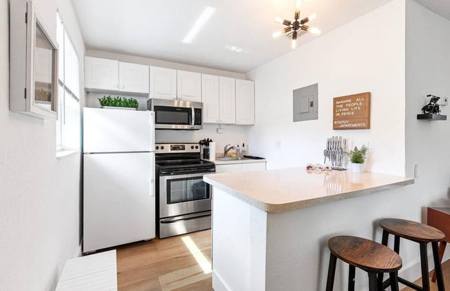 Musicians Lounge - 2 BR With Parking Asssigned - Photo 22