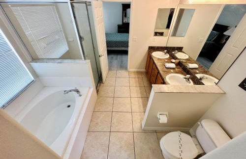 Spacious, Open Layout And Pool Relaxation! - Foto 9