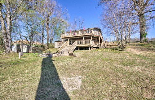 Expansive Cotter Cabin on White River with Deck! - Foto 35