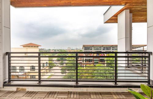 RiverWalk PentHouse Oasis w/Free Parking Gym Pool - Photo 35