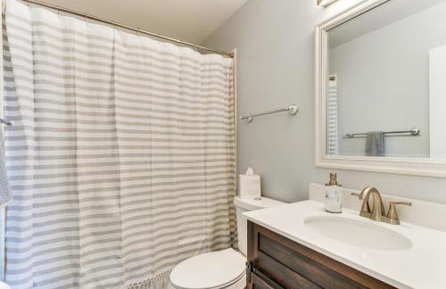10 Mi to Navarre Beach! Waterfront Rental w/ Pool - Foto 15