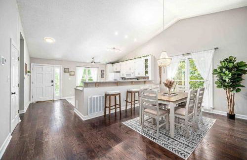 Cozy Boho Kildaire Farms Home- near Downtown - Foto 7