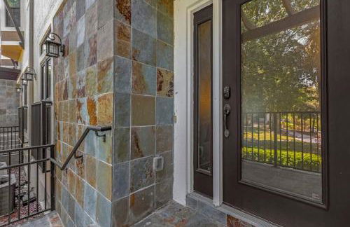 Vibrant 4BR Family Townhome 1 mile from Disney World and Disney Springs - Photo 45