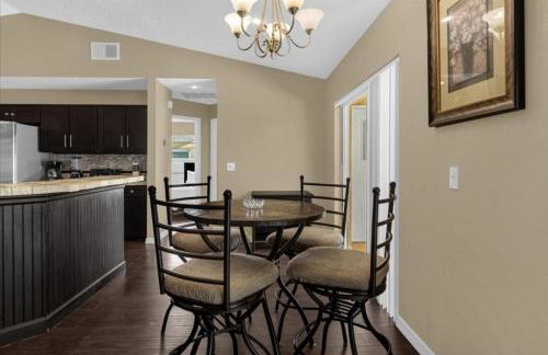 5Bd 2 Bath with Gameroom & Pool 1 story House - Foto 10