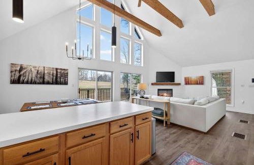 Bright Mountain Cabin with Game Room & Golf Course Views Near Hedgesville, West Virginia - Foto 29