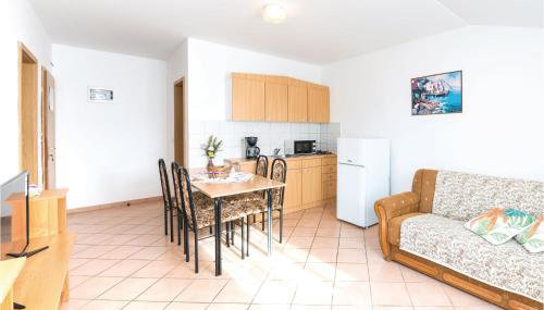 Cozy Apartment In Vidalici With Wifi - Foto 3