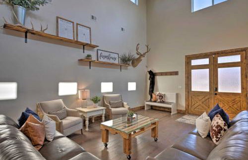 Modern Farmhouse with Patio, Grill and Mtn Views! - Foto 5