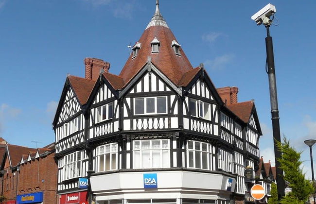 Wrexham Central Stay Apartment Six - Photo 28