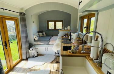 The Hut@Trefechan Wen - Coastal Coziness! - Photo 12