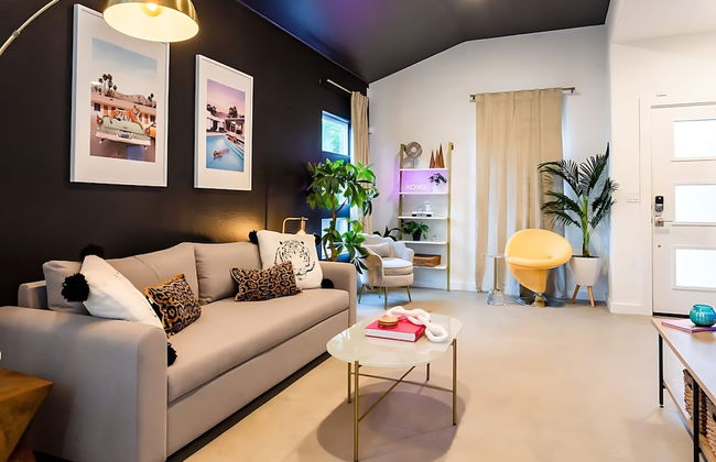 Pool Hottub Magic School Bus 5 Mins to Downtown - Photo 3