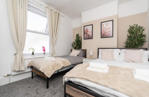 Open Mind Property - Hot Tub, 7 Beds & Free Parking - Foto 24