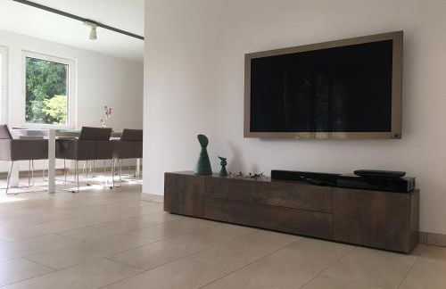 KOMPLETTES FERIENHAUS POTSDAM BERLIN GÄSTEHAUS IN SEENÄHE 95qm2 MONTEURZIMMER - Foto 2