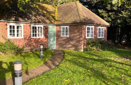 Green Cottage in grounds of Grade II* Frognal Farmhouse - Photo 13
