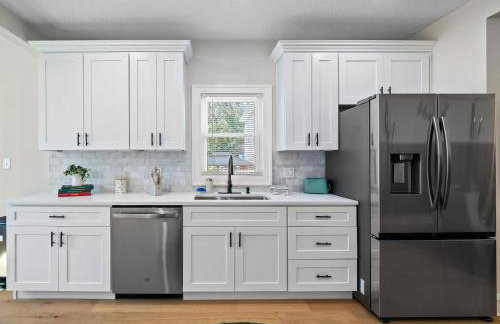 Spacious 4BR in Kamms Corners Cleveland - Game Room - Sleeps 9 - Foto 17