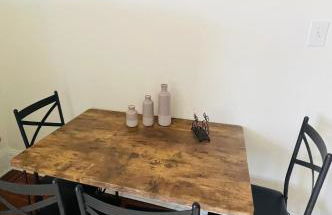 3BR 1BA Near Train Station Monthly Deal - Foto 7