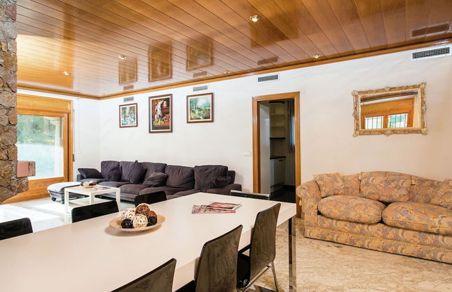 Alluring Holiday Home in Girona With Swimming Pool - Foto 6