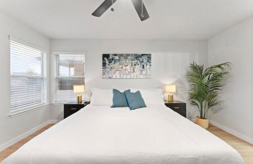Modern & Homey 3BR Home, Remote Work Friendly, King Beds, Fast WiFi - Foto 50