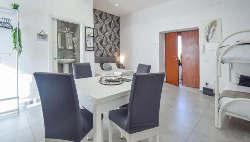 Beautiful Apartment In Napoli With Wifi - Foto 2