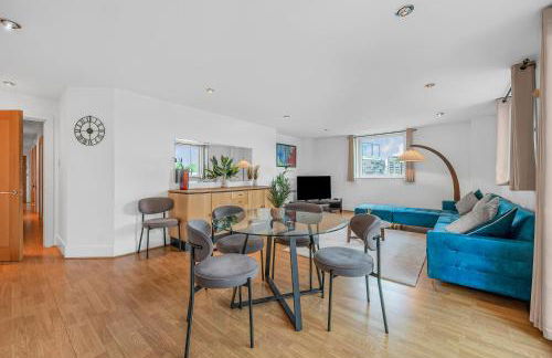 Riverside Apartments with Balcony, 1 Min Walk to Vauxhall Station - Foto 5