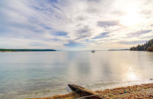 Bayfront Port Hadlock Retreat with Grill and Deck! - Foto 23