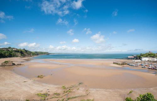 Beautiful Central Tenby Apartment with free parking - Photo 16