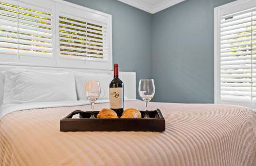 Luxe 4BR Waterfront w Htd Pool 5min to Beach - Foto 63