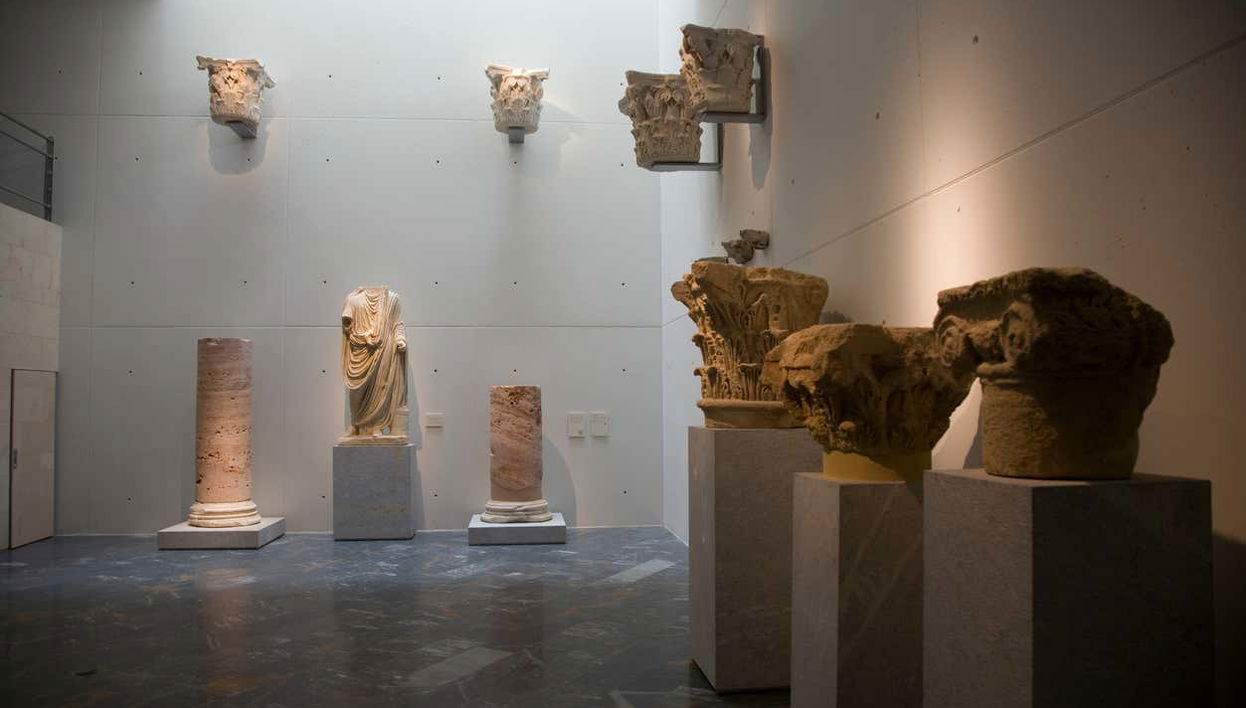 Entrada al Teatro Romano, Foro y castillo de la Concepción - Foto 1