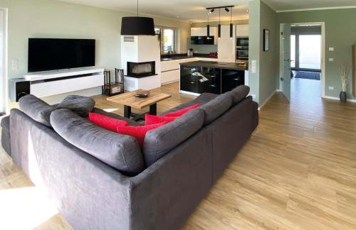 8 Personen Ferienhaus ,,Seegelblick" am Goitzschesee, erste Reihe am Strand mit Sauna, Whirlpool, Kamin, Wallbox & SUP - Foto 5