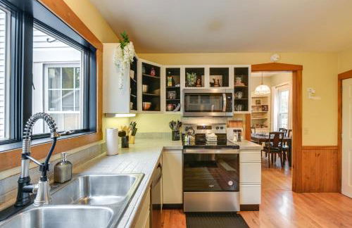 Charming Bangor Home with Deck Less Than 1 Mi to Downtown - Foto 1