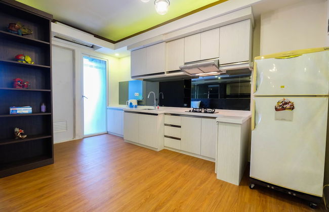 Spacious Studio Room at Green Pramuka Apartment - Foto 11