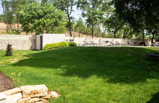 The Poolside Stone House in Bale - Foto 41