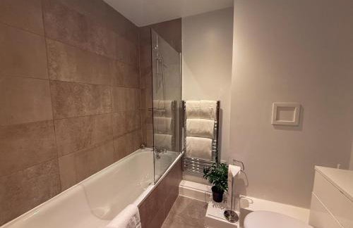 Modern 3 Bedroom Quayside Apartment RIVER VIEWS - Sleeps 6 Free Parking - Foto 7