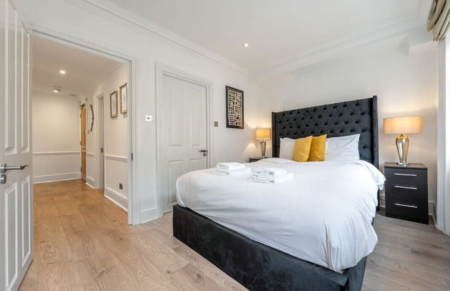 The Hertford Boutique - Photo 11