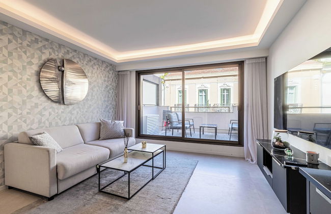 2 Room Apartment in Heart of Cannes+20m2 Terrace - Foto 1