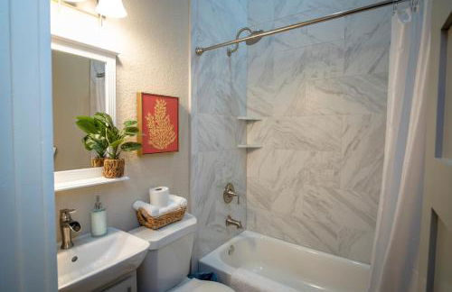 Brand NEW Large Impressive House Near Downtown! - Foto 28