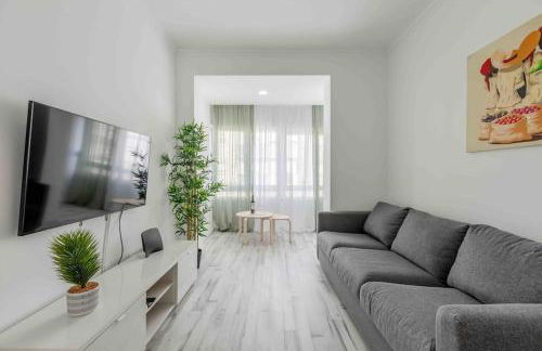 Lovely 3-bedroom condo w/ free parking on premises - Foto 2