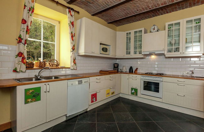 Wonderful Holiday Home in Saint-hubert With Sauna - Photo 13