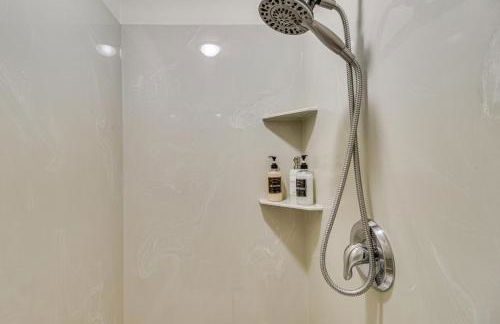 Scenic Forest Lodge Outside Glacier National Park! - Foto 14