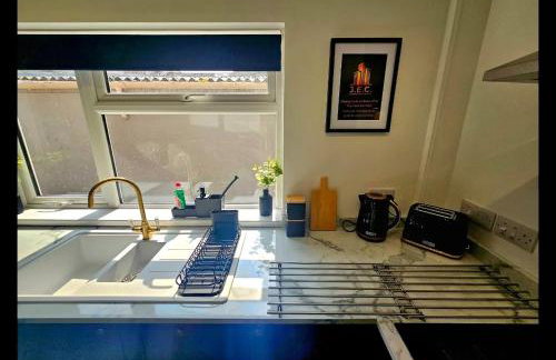 Newly refurbed - sleeps 6 - long stay - Foto 13