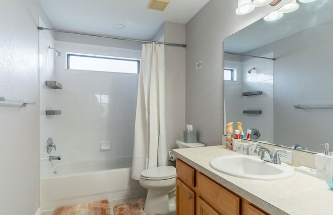 Poolside Serenity Near Disney World 4 Bedroom Home by RedAwning - Foto 24