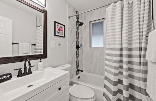 Private Upper Unit Home, Pet Friendly, Min to DT - Foto 6