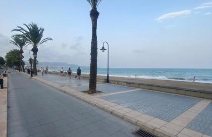 Amanecer en primera línea de playa - Foto 31