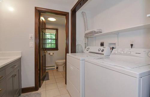 Master Bedroom with bath in a beautiful home - Foto 2