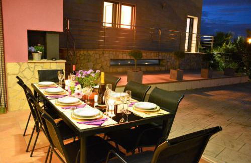 Villa Sitges La Calma 10 minutes drive Sitges 2 minutes walk Garraf Park AC - Photo 6