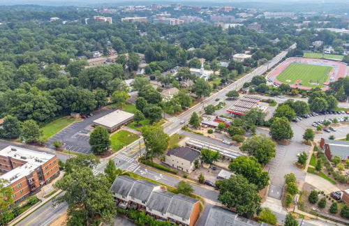 Five Points Dawg Crib On Campus - Photo 36