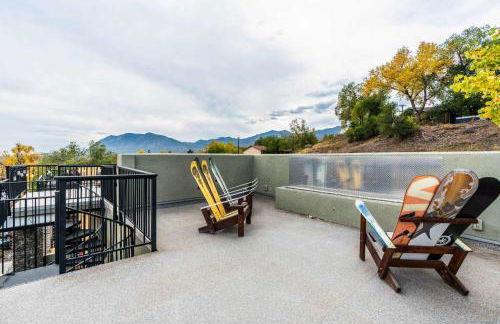 4BD Home w Rooftop Patio Fire Pit & Mountain Views - Foto 1